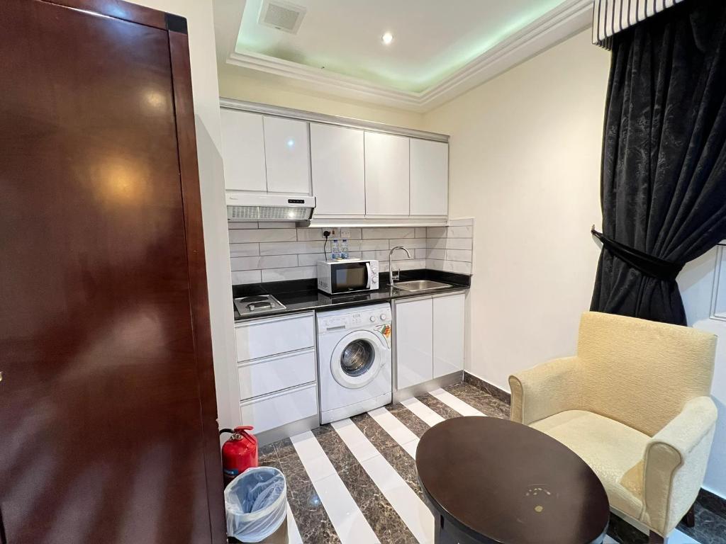 Studio - Kitchen